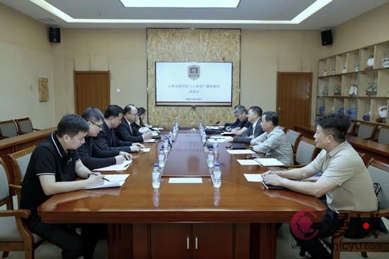 省委宣传部副部长，省广电局党组书记、局长张一丁一行到吉林动画学院调研座谈