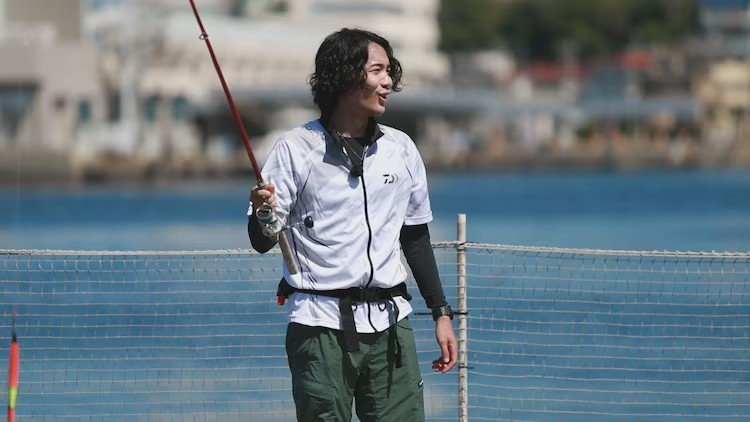 《悲喜渔生》钓鱼视频后篇公开，岩中睦樹等人挑战海上钓鱼。
